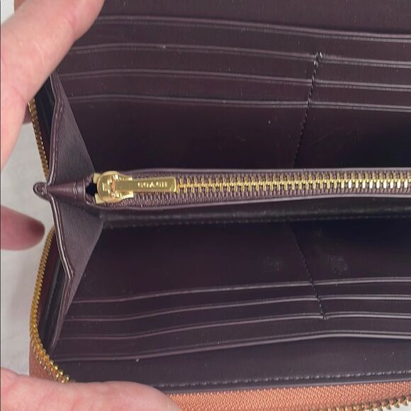 Coach light Salmon Croc-Embossed accordion zip-around Wallet - Picture 10 of 10